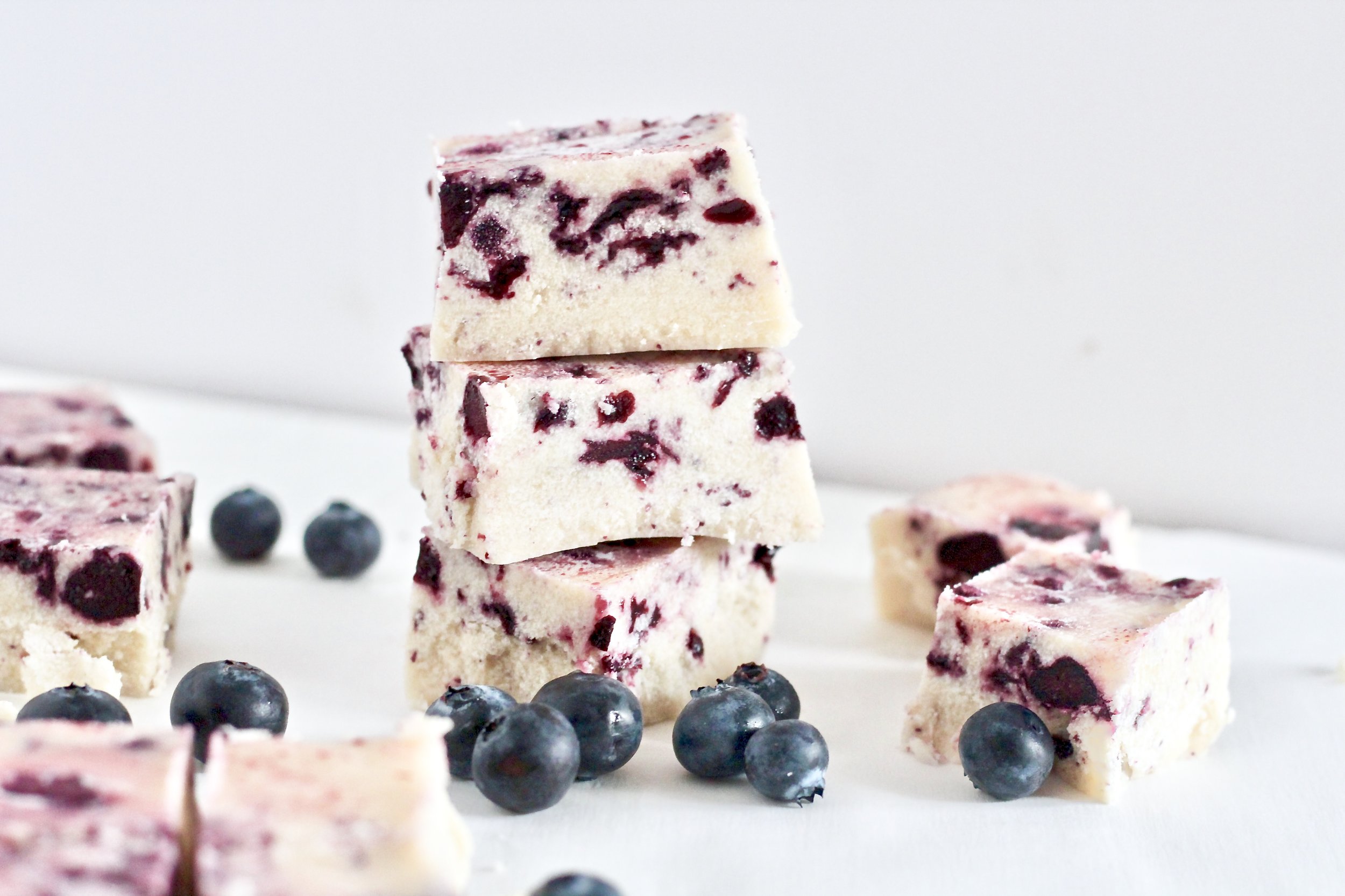  No-Cook Blueberry Vanilla Fudge 