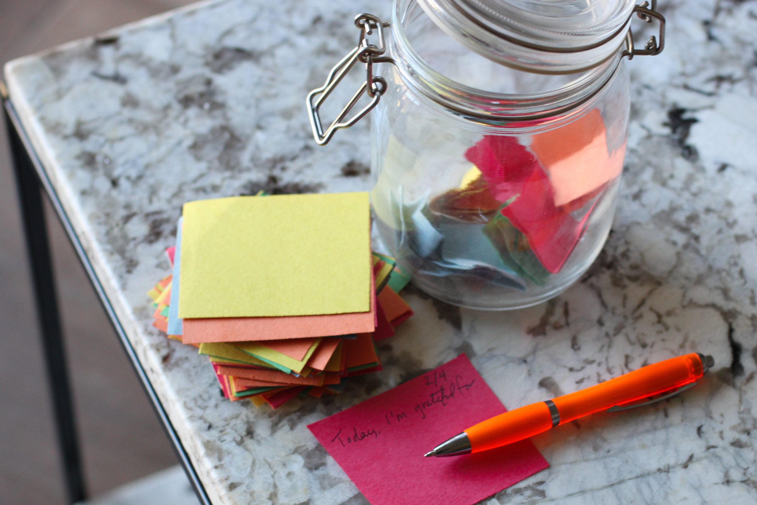  Teaching thankfulness at Valentine's Day with gratitude jars 