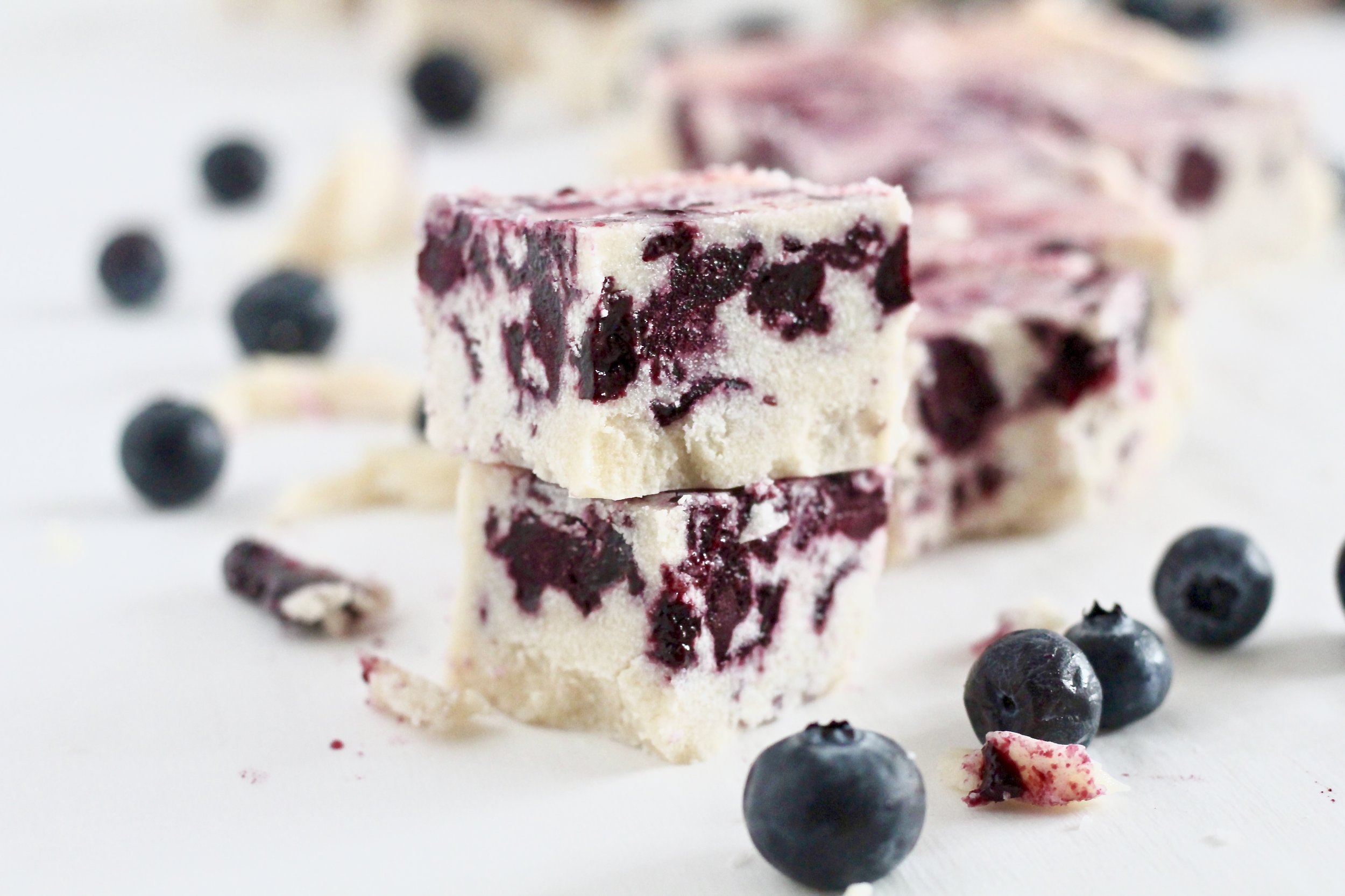  No-Cook Blueberry Vanilla Fudge 