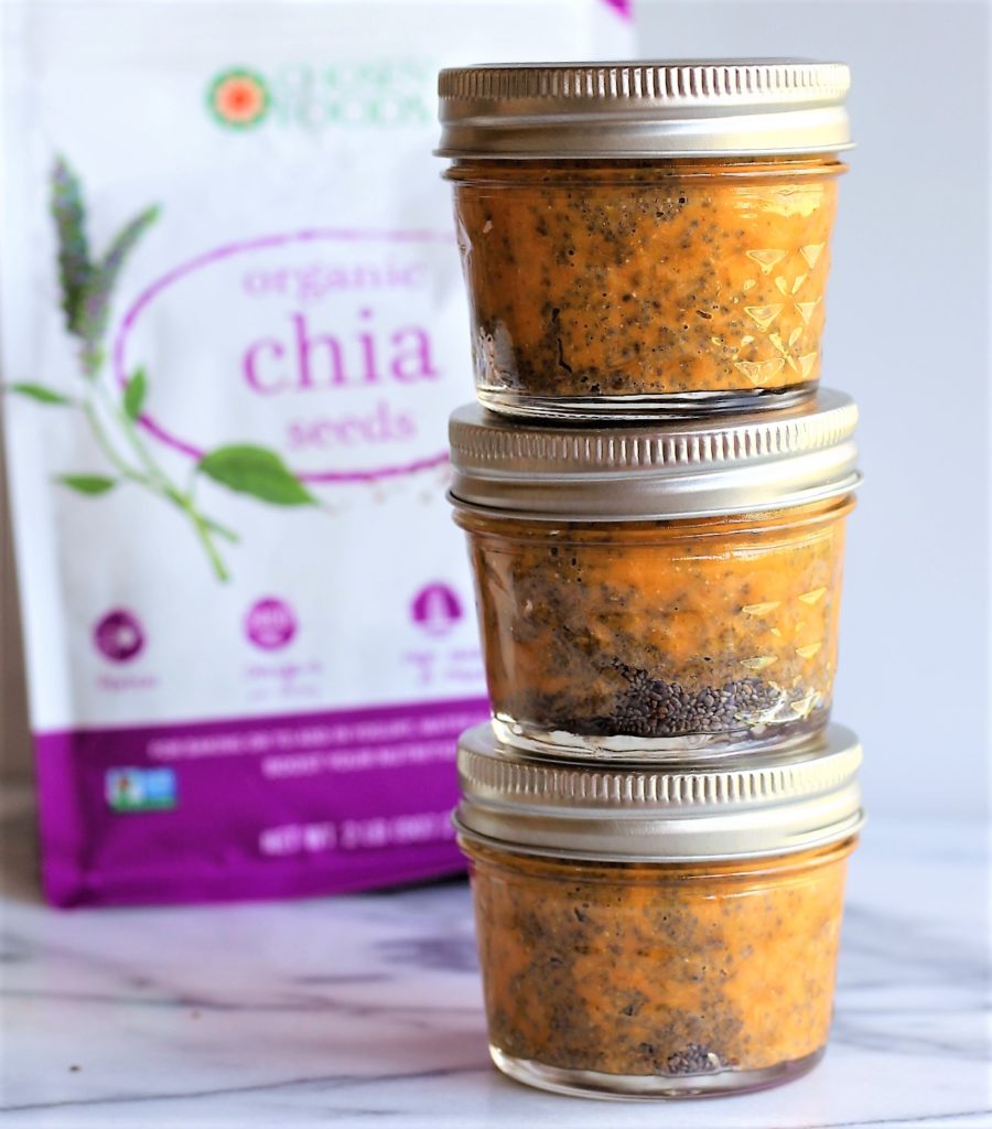 leftover smoothie chia pudding in small mason jars