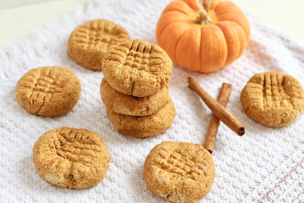 pumpkin cookies with cinnamon sticks and mini pumpkin