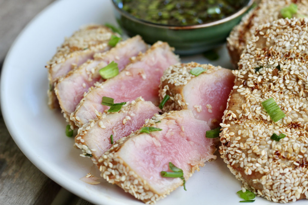 grilled ahi tuna slices